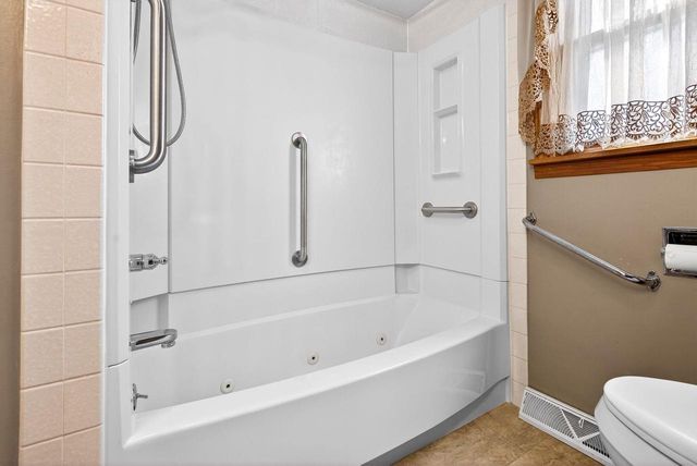 49 FAIRWAY COURT, Appleton, WI 54915