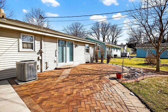 49 FAIRWAY COURT, Appleton, WI 54915