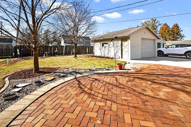 49 FAIRWAY COURT, Appleton, WI 54915