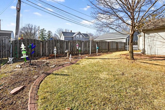 49 FAIRWAY COURT, Appleton, WI 54915