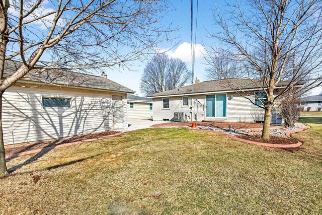 49 FAIRWAY COURT, Appleton, WI 54915