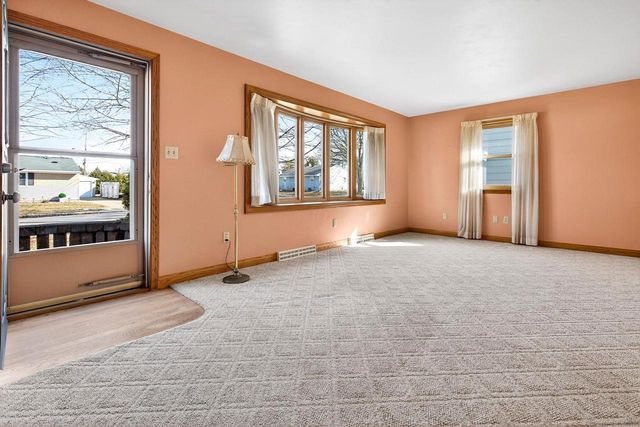 49 FAIRWAY COURT, Appleton, WI 54915