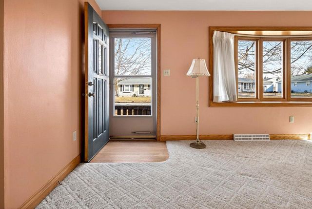 49 FAIRWAY COURT, Appleton, WI 54915