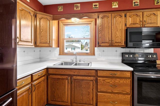 49 FAIRWAY COURT, Appleton, WI 54915