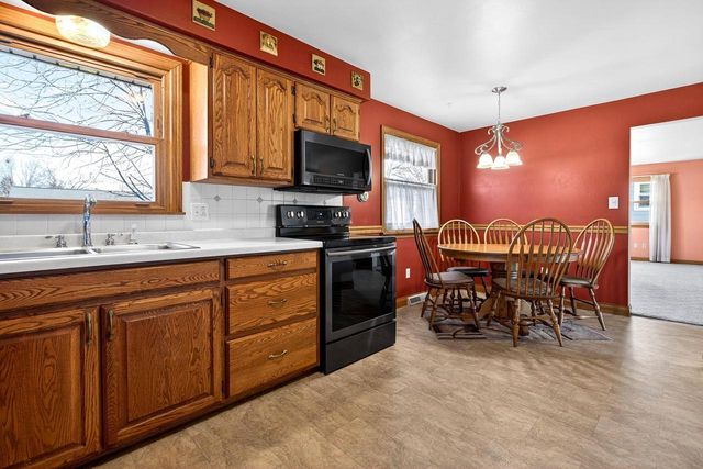 49 FAIRWAY COURT, Appleton, WI 54915