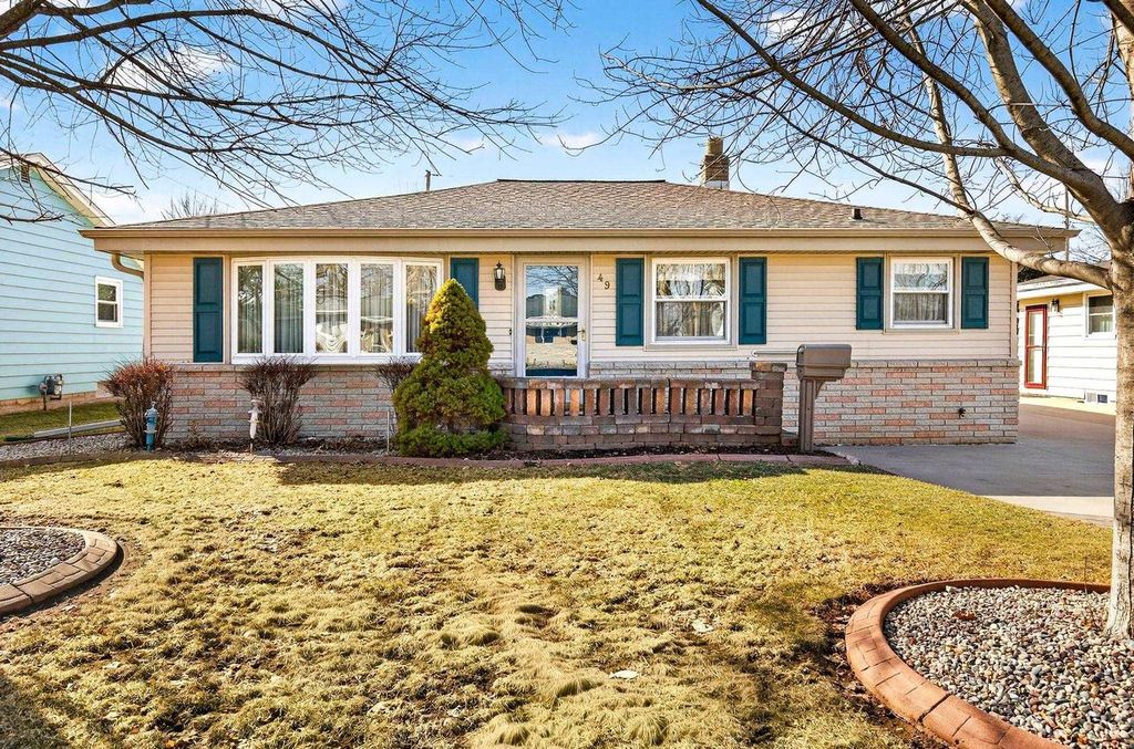 49 FAIRWAY COURT, Appleton, WI 54915