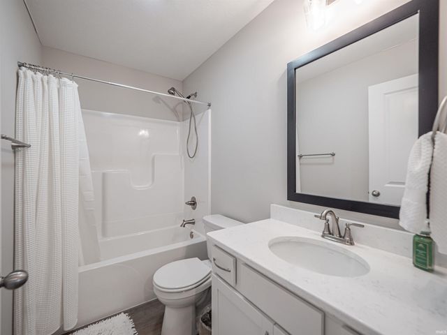 5502 Hillside Trail, Newburgh, IN 47630