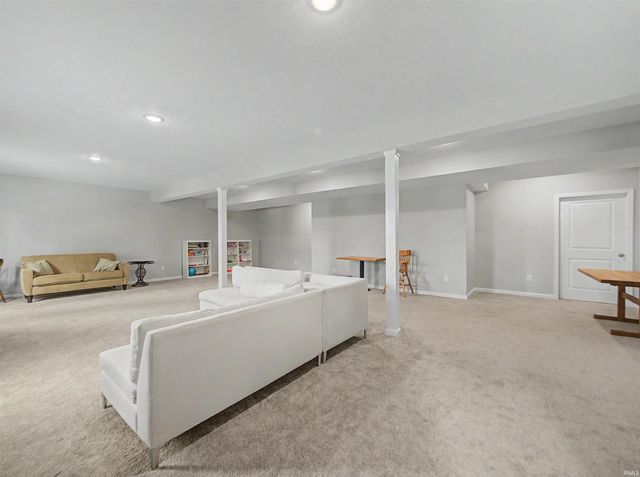 5502 Hillside Trail, Newburgh, IN 47630
