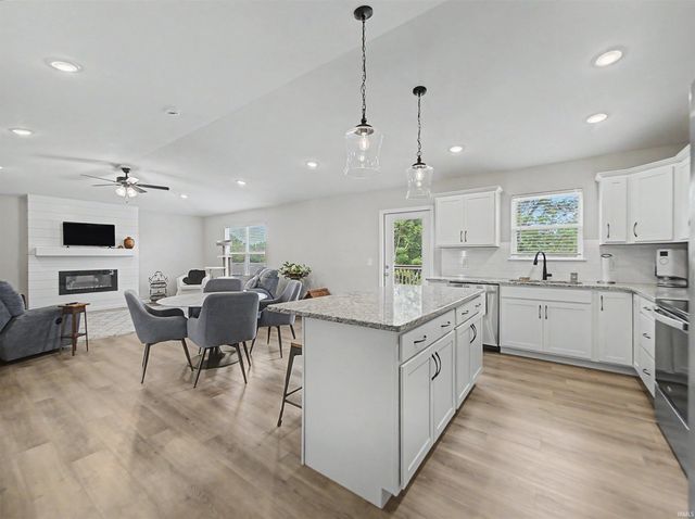 5502 Hillside Trail, Newburgh, IN 47630
