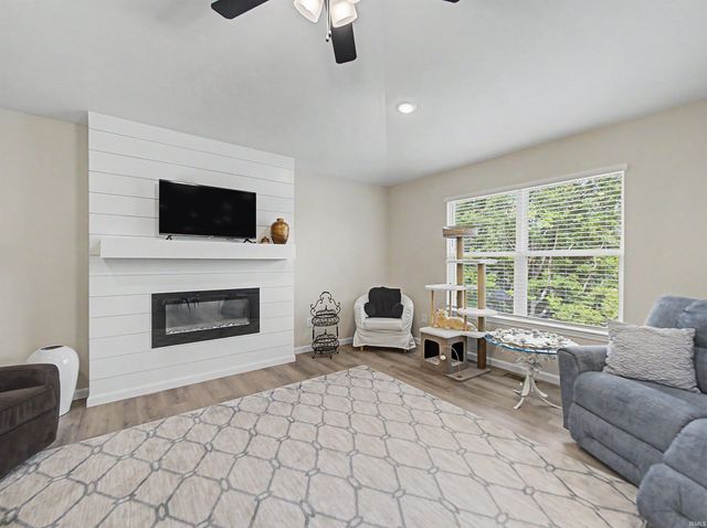 5502 Hillside Trail, Newburgh, IN 47630