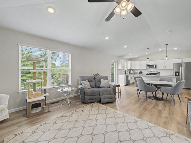 5502 Hillside Trail, Newburgh, IN 47630