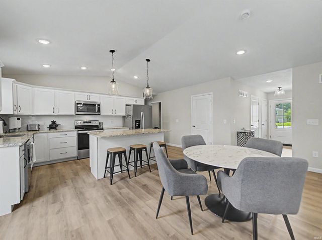 5502 Hillside Trail, Newburgh, IN 47630