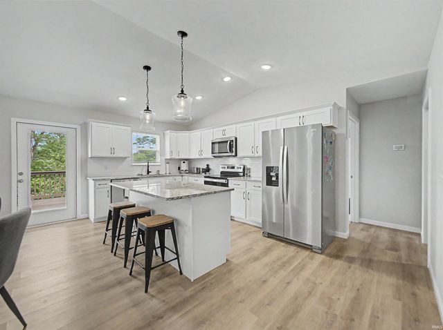 5502 Hillside Trail, Newburgh, IN 47630