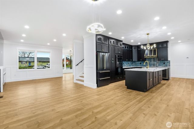 1515 W Lakeside Dr, Moses Lake, WA 98837