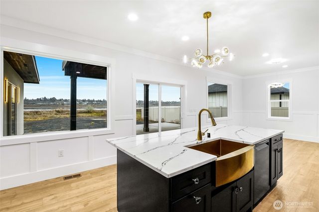 1515 W Lakeside Dr, Moses Lake, WA 98837