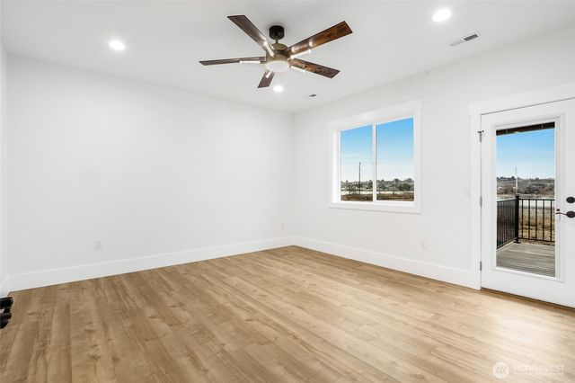 1515 W Lakeside Dr, Moses Lake, WA 98837