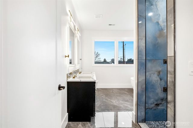 1515 W Lakeside Dr, Moses Lake, WA 98837