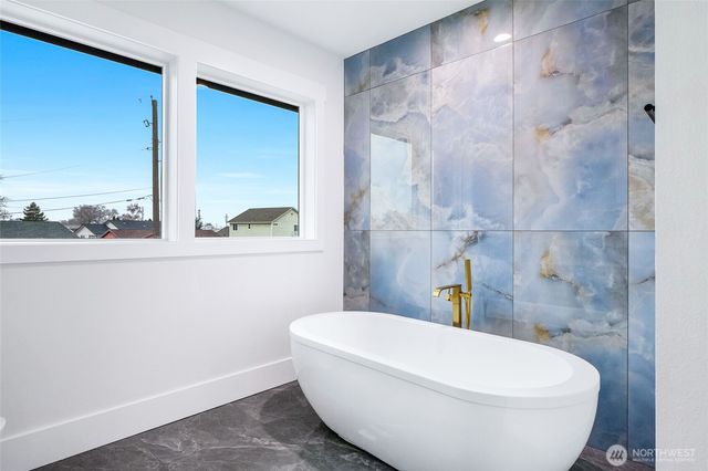 1515 W Lakeside Dr, Moses Lake, WA 98837