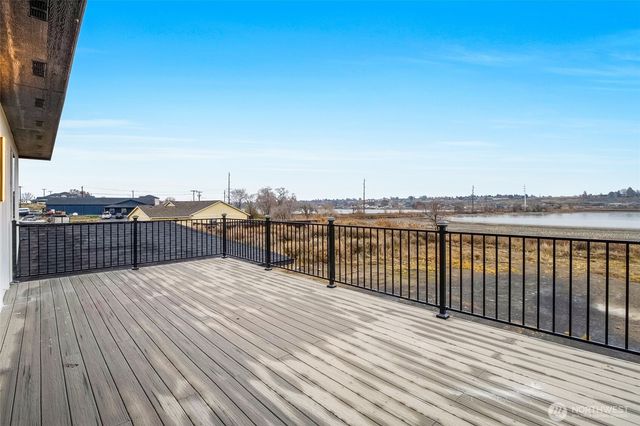 1515 W Lakeside Dr, Moses Lake, WA 98837