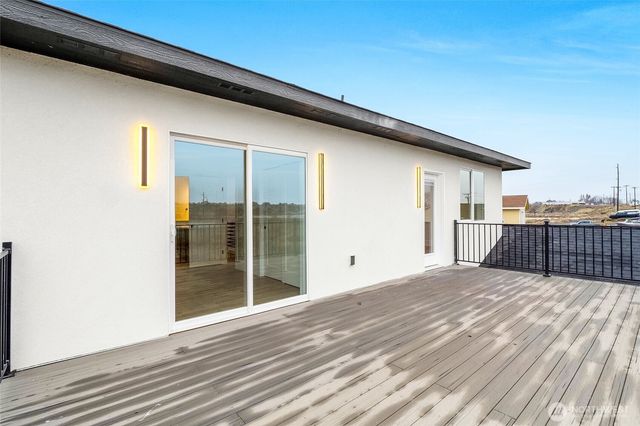 1515 W Lakeside Dr, Moses Lake, WA 98837