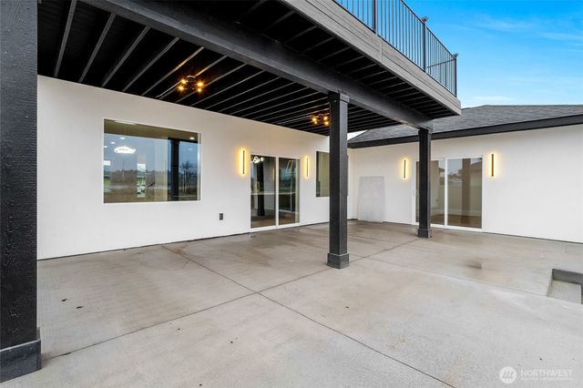 1515 W Lakeside Dr, Moses Lake, WA 98837