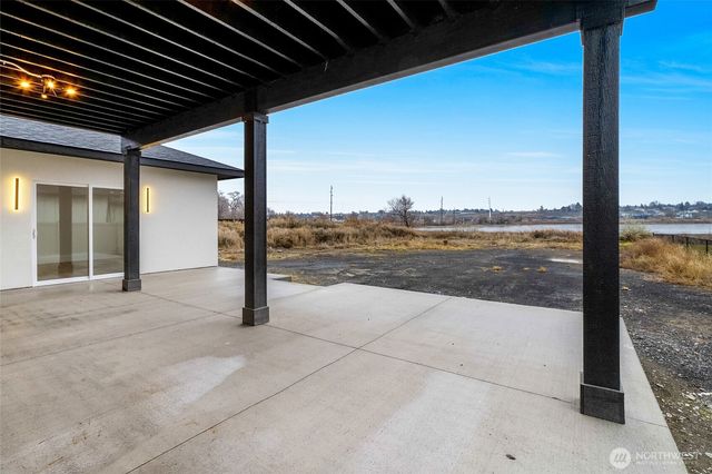 1515 W Lakeside Dr, Moses Lake, WA 98837