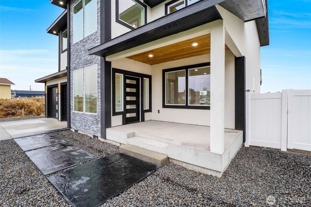 1515 W Lakeside Dr, Moses Lake, WA 98837