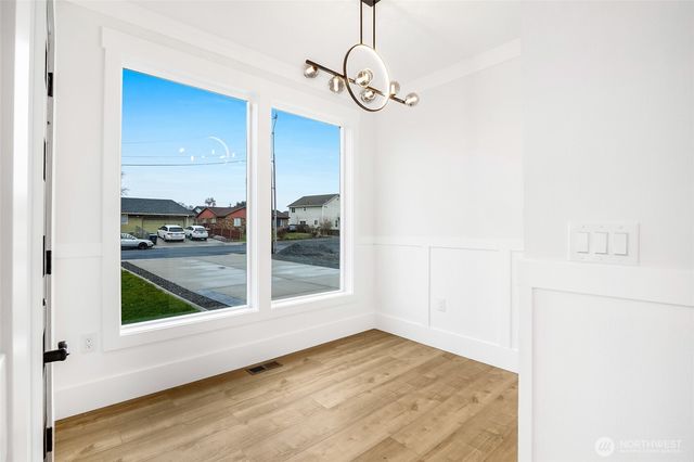 1515 W Lakeside Dr, Moses Lake, WA 98837