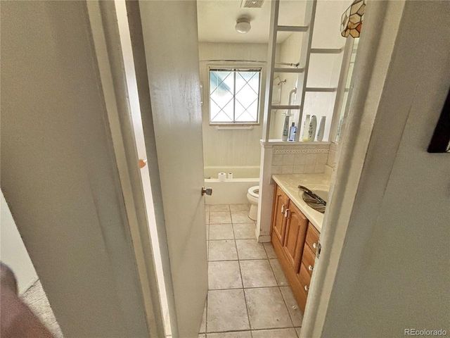 7600 S Kit Carson Dr, Centennial, CO 80122