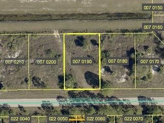 946 Chadwick St, Lehigh Acres, FL 33974