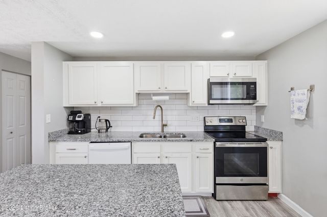 12007 Halifax Dr, Louisville, KY 40245