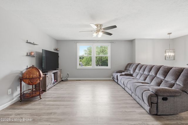 12007 Halifax Dr, Louisville, KY 40245