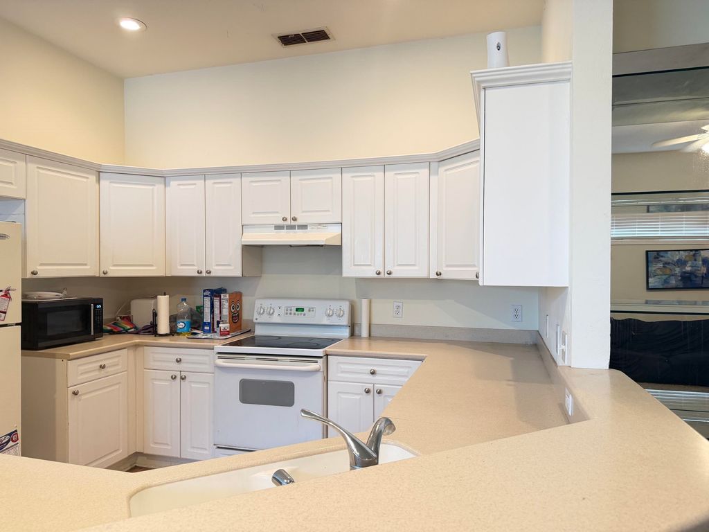 Image 7 of property listing at 2648 Heathrow Drive, Tallahassee, FL 32312