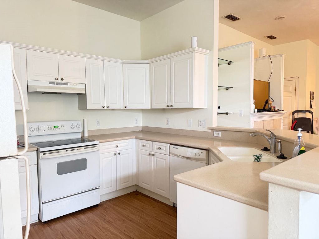Image 8 of property listing at 2648 Heathrow Drive, Tallahassee, FL 32312