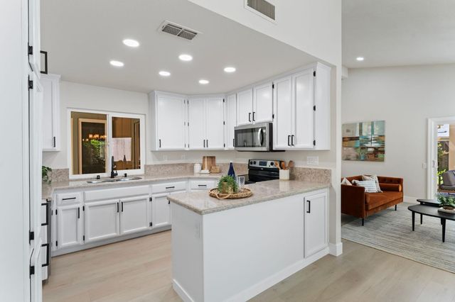 223 River Run Cir, Sacramento, CA 95833