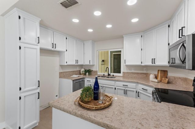 223 River Run Cir, Sacramento, CA 95833