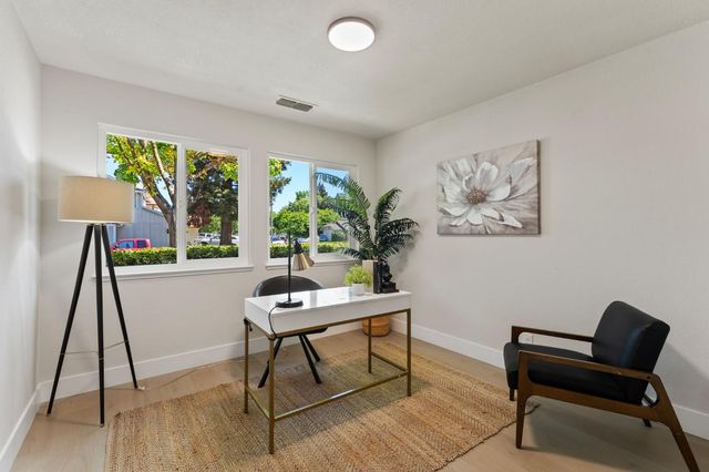 223 River Run Cir, Sacramento, CA 95833