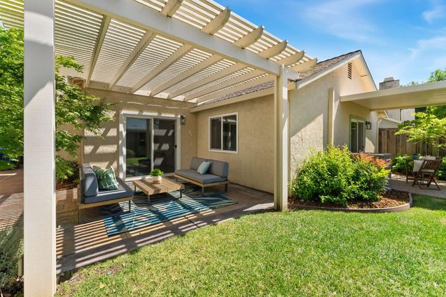 223 River Run Cir, Sacramento, CA 95833