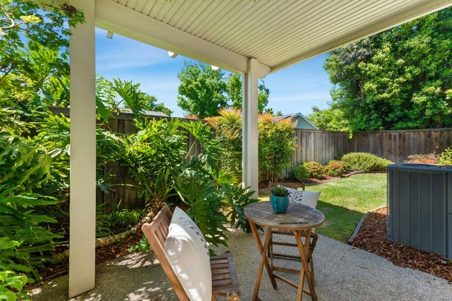 223 River Run Cir, Sacramento, CA 95833