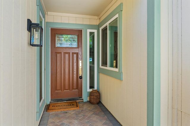 223 River Run Cir, Sacramento, CA 95833