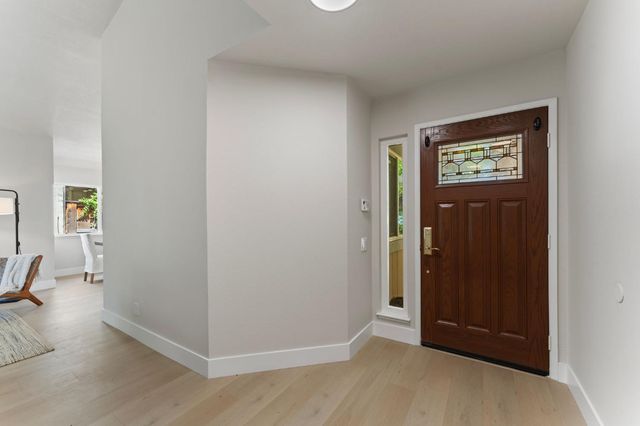 223 River Run Cir, Sacramento, CA 95833