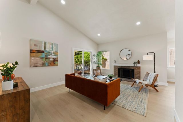 223 River Run Cir, Sacramento, CA 95833