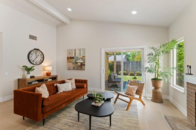 223 River Run Cir, Sacramento, CA 95833