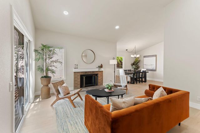 223 River Run Cir, Sacramento, CA 95833