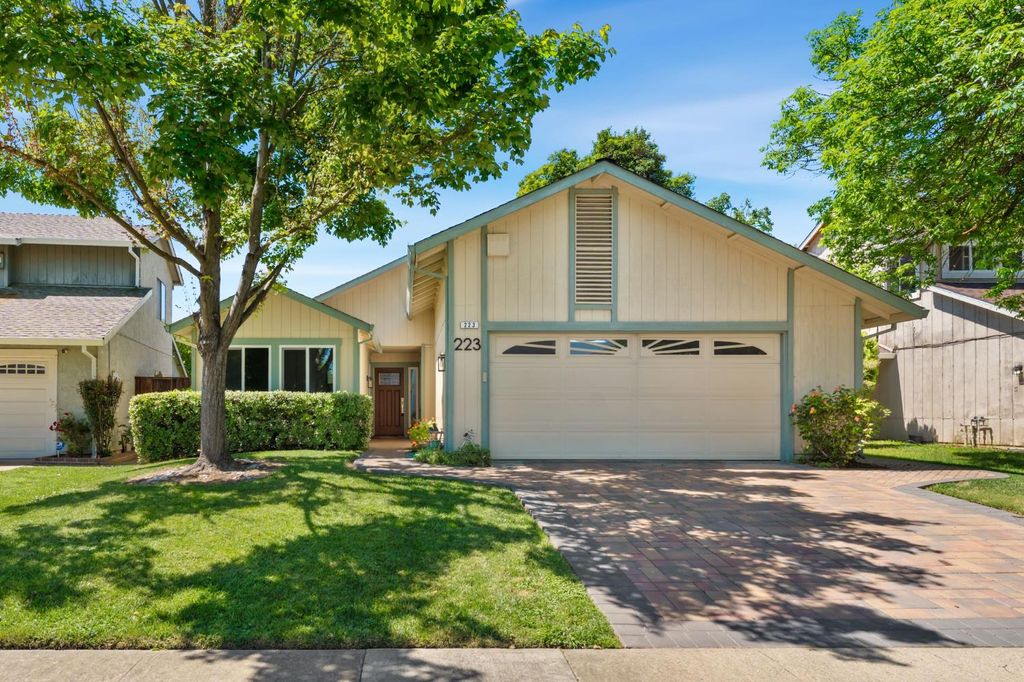 223 River Run Cir, Sacramento, CA 95833