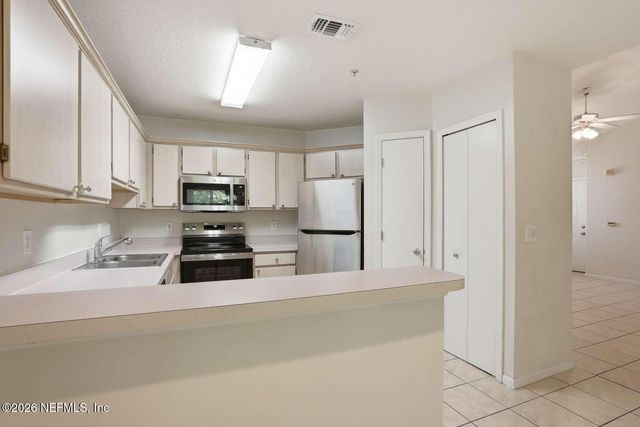 1655 THE GREENS Way 3224, Jacksonville Beach, FL 32250