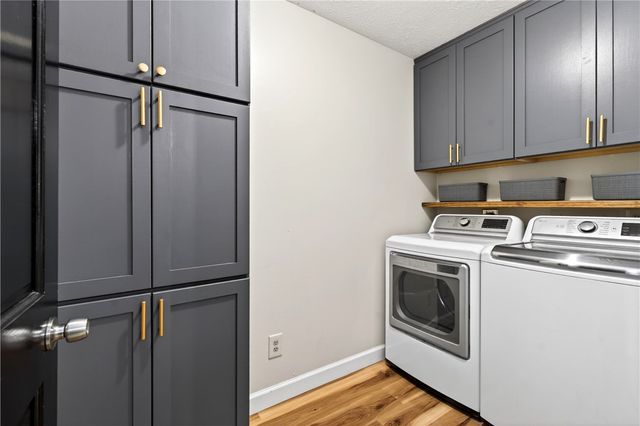 9701 Wax Wing Point, Washington Twp, OH 45458