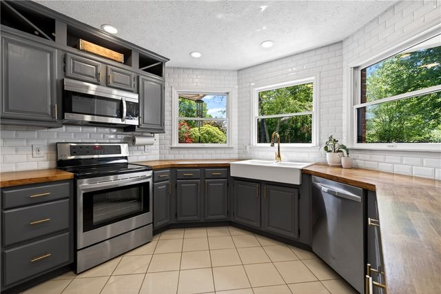 9701 Wax Wing Point, Washington Twp, OH 45458