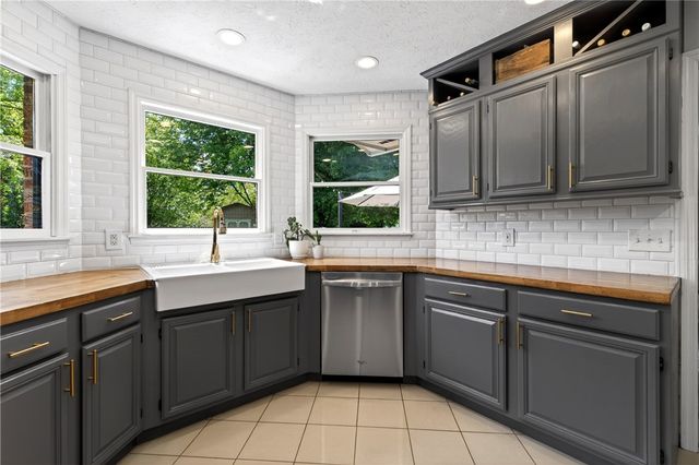 9701 Wax Wing Point, Washington Twp, OH 45458