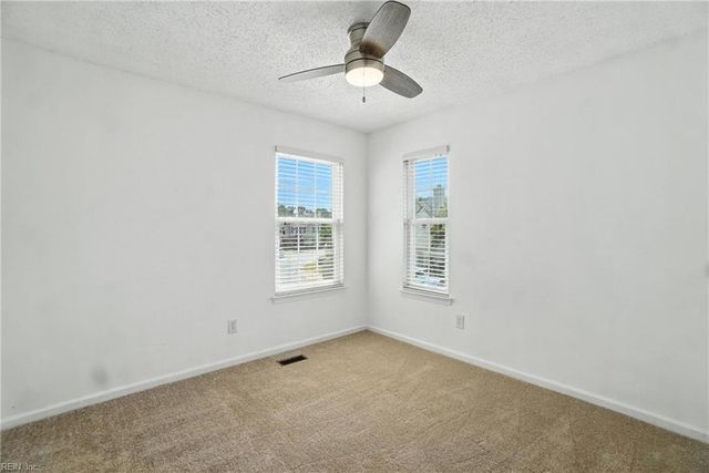 4825 Haymarket DR, Virginia Beach, VA 23462